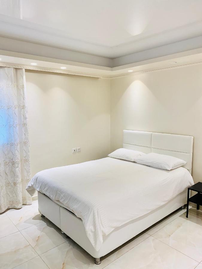 Royal Beach Front Apartments Netanya Exterior foto