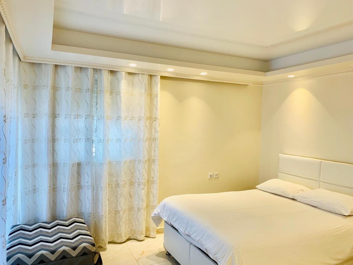 Royal Beach Front Apartments Netanya Exterior foto