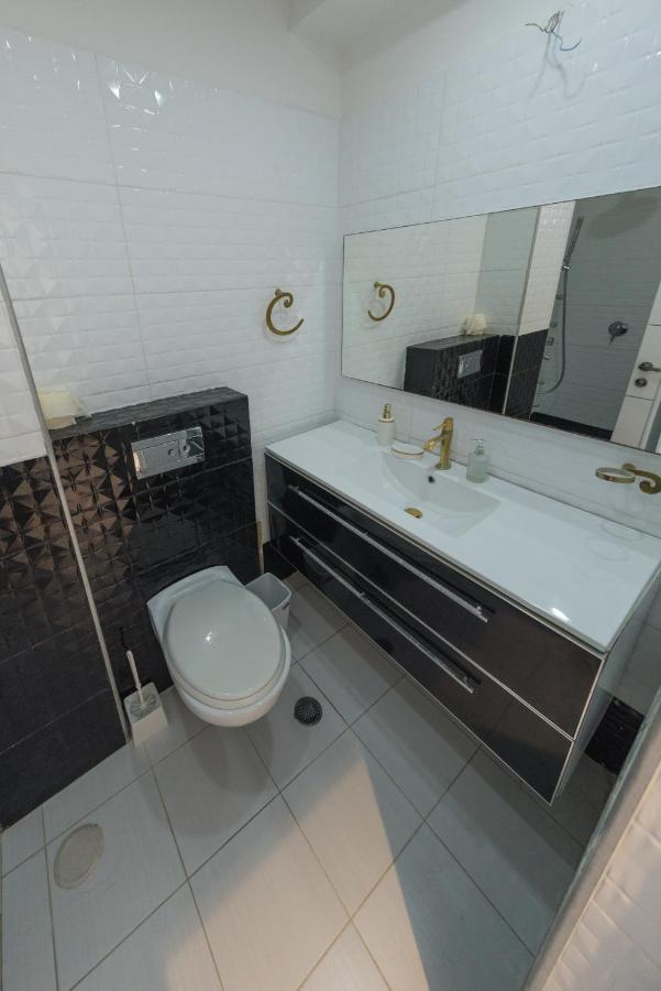 Royal Beach Front Apartments Netanya Exterior foto